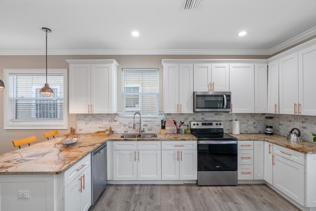 Cozy And Spacious 4Br House With Pool In タンパ エクステリア 写真