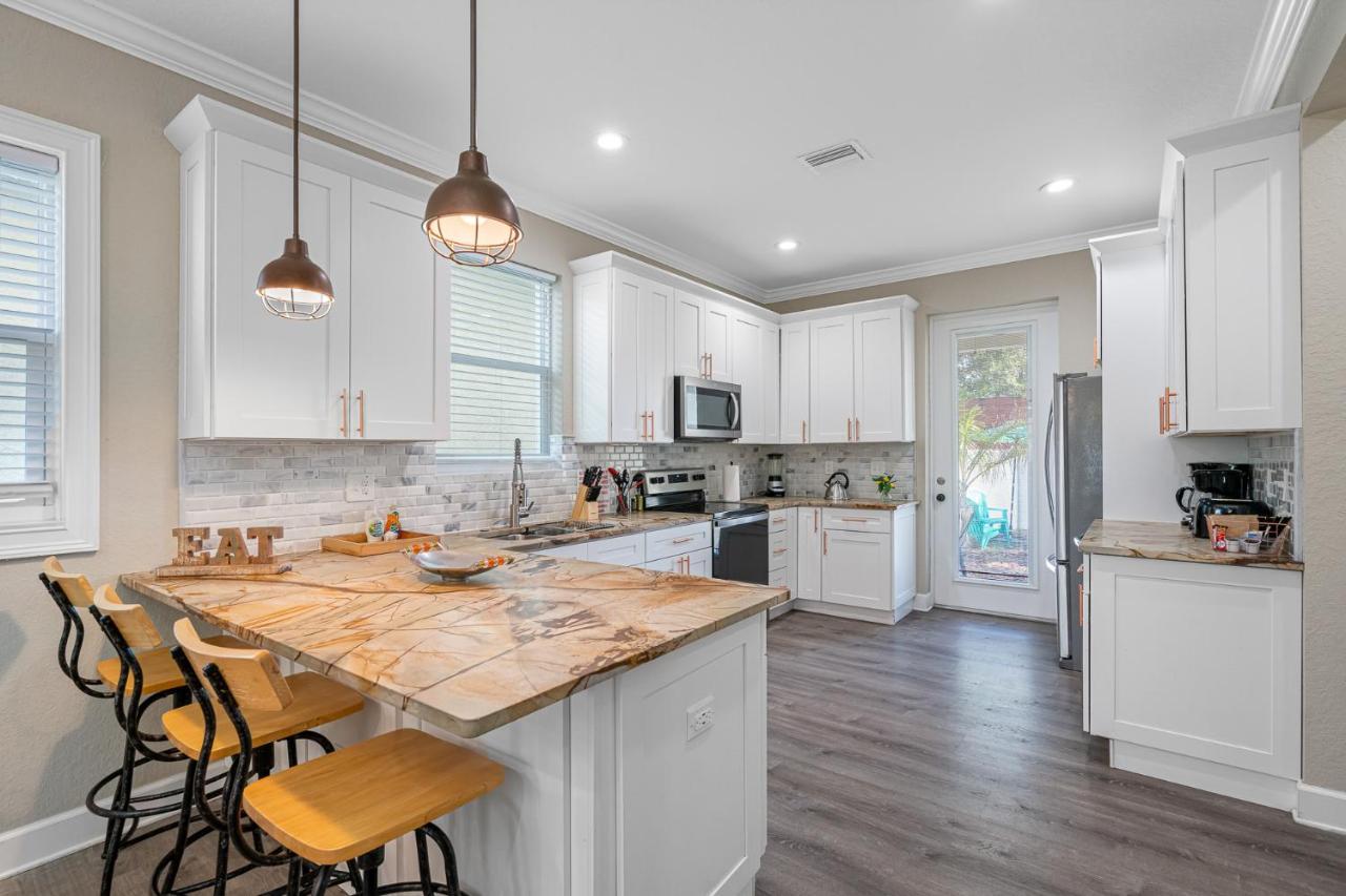 Cozy And Spacious 4Br House With Pool In タンパ エクステリア 写真