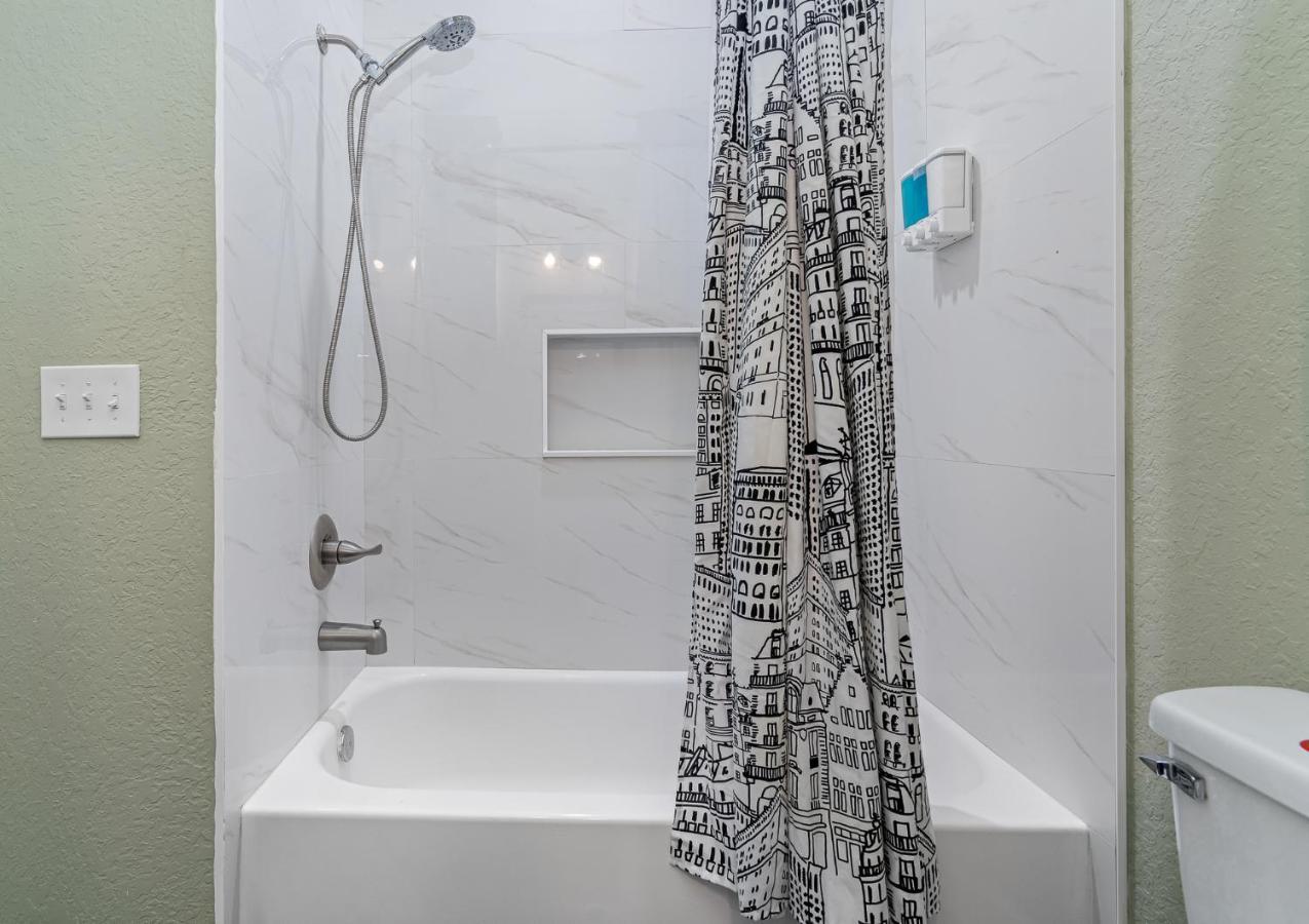 Cozy And Spacious 4Br House With Pool In タンパ エクステリア 写真